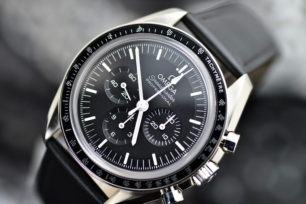 Omega Speedmaster Professional Moonwatch Co-Axial Master Chronometer black chronograph dial and black tachymeter bezel, close-up angled view